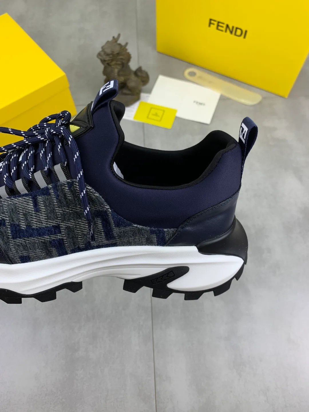 ​Men's shoes 💰P440 💰【New】Little monster 🆘 New FENDI 🕶️🕶️Simple routing effect, showing an elegant and cool driving shoe 🎬Using imported calfskin + first-layer pigskin lining🐂Excellent material🎬Detailed workmanship 🤗Comfortable foot feel➰➰. ​Pair it with any outfit to show your taste and temperament, low-key luxury ♻️Design ​simple and elegant ​noble and fashionable 🍃​Very loved and favored by trendy men 💓❤️Size: 38-44 (45 customized) 3️⃣ colors available